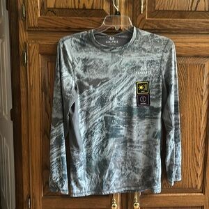 Realtree fishing long sleeve shirt. Men's small